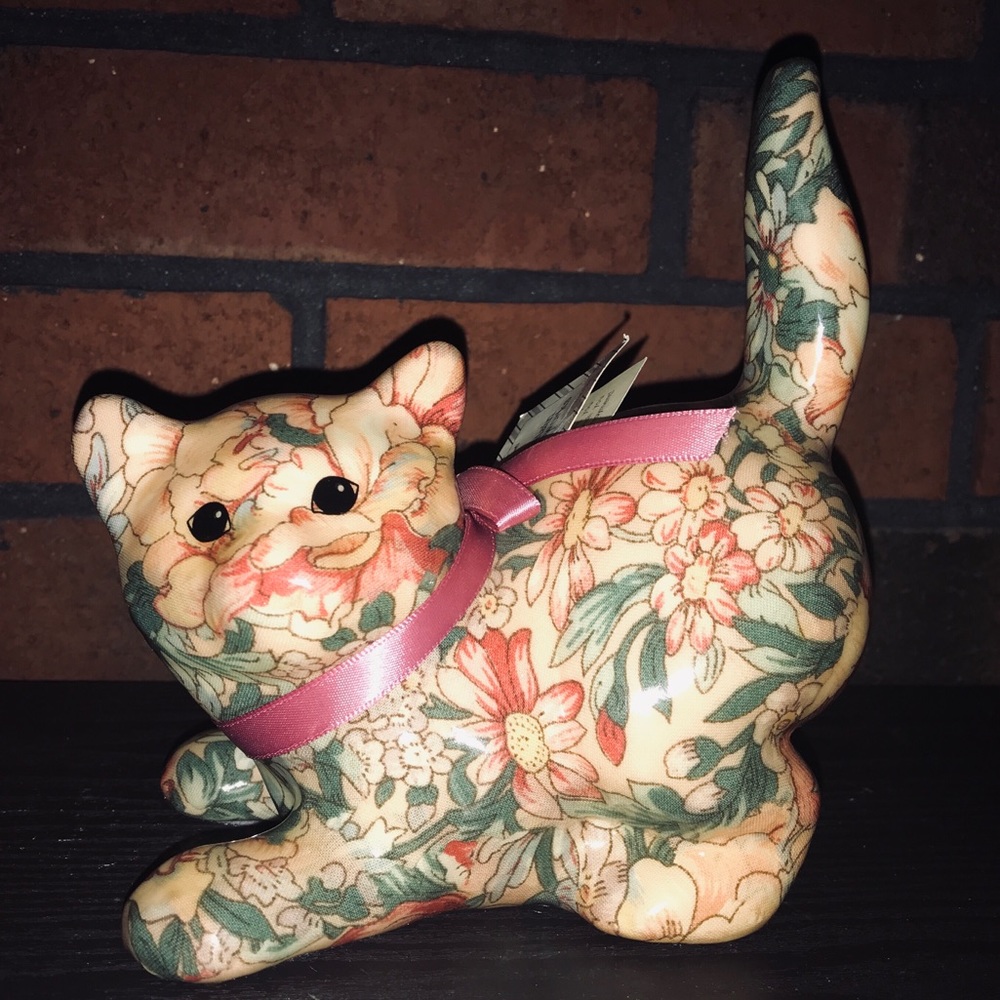 Collectible kitty cat by Porcelain Patchworks